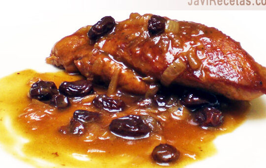 ¿Quieres descubrir la deliciosa combinación de solomillo de pavo con salsa de champiñones?
